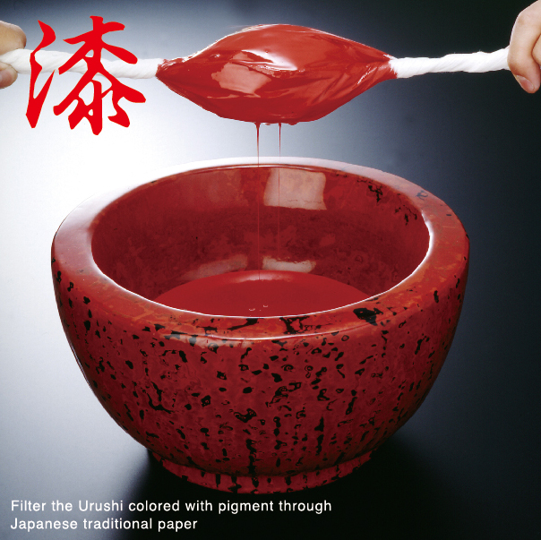 Filter the Urushi colored with pigment through Japanese traditional paper