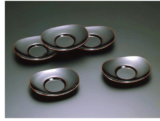 素黒目の器(SUGOROME URUSHI Lacquerware) Y-144H 本朱 Y-144T 溜 小判茶托